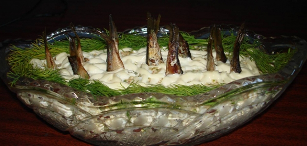 Классический салат "Рыбки в пруду"