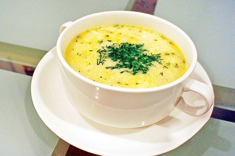 Молочний суп з вермішелі та плавленого сиру
