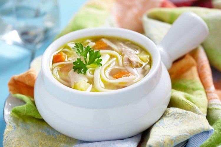 Курячий суп з локшиною та овочами