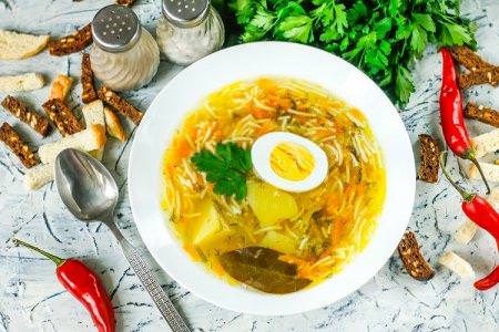 20 легких та дуже смачних супів з яйцем