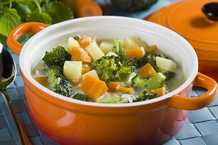 Суп з перловкою та броколі