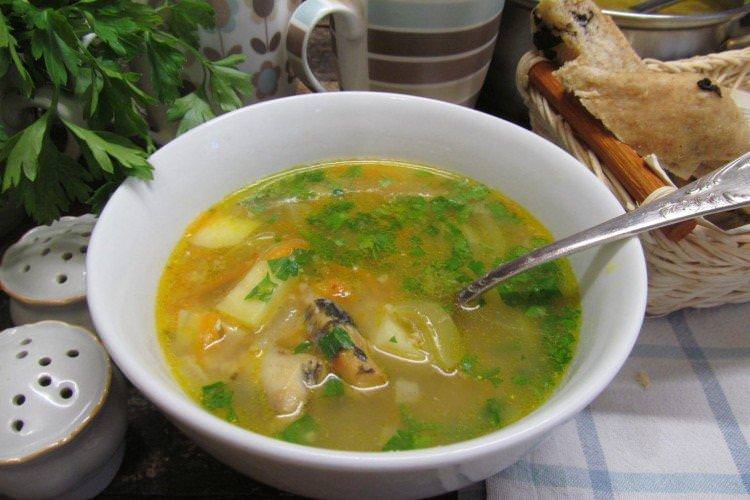 Картопляний суп з рибними консервами