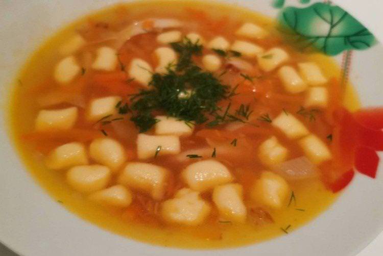 Томатний суп з галушками