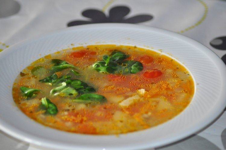 Картопляний суп з томатами
