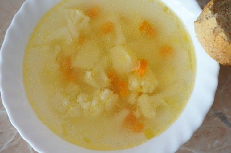Картопляний суп з цвітною капустою