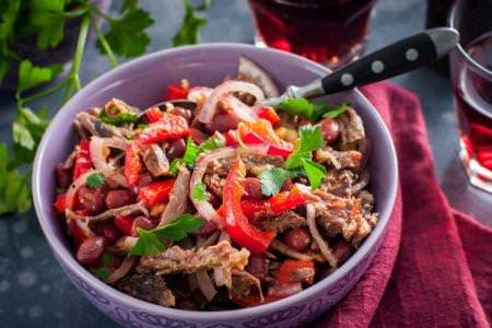 20 м'ясних салатів, які зможе приготувати кожен