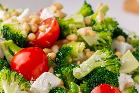 15 дійсно смачних салатів з броколі