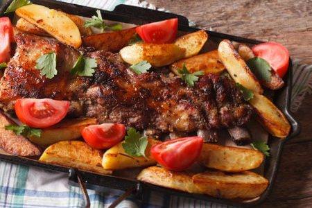 12 крутих рецептів свинячих реберець з картоплею в духовці