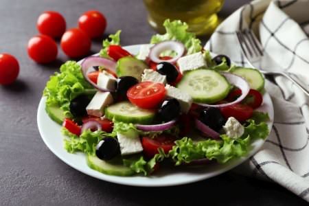 20 найсмачніших заправок для грецького салату