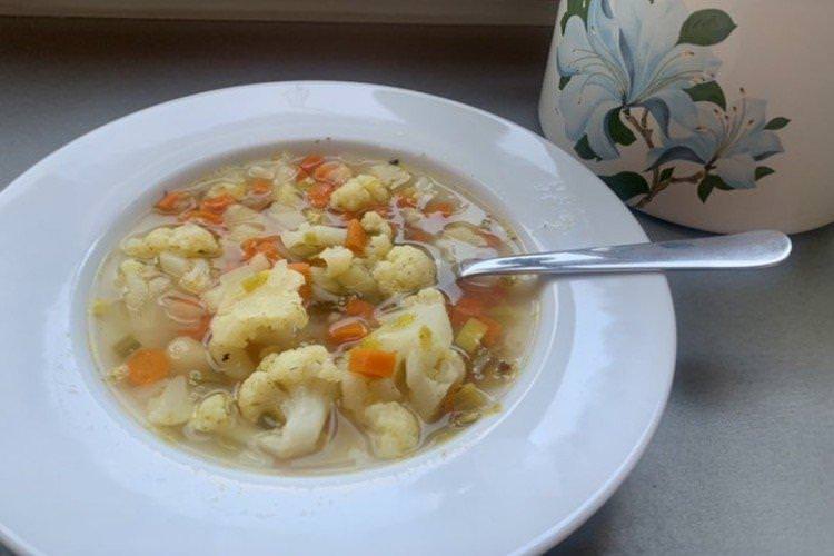 Суп з цвітною капустою та машем