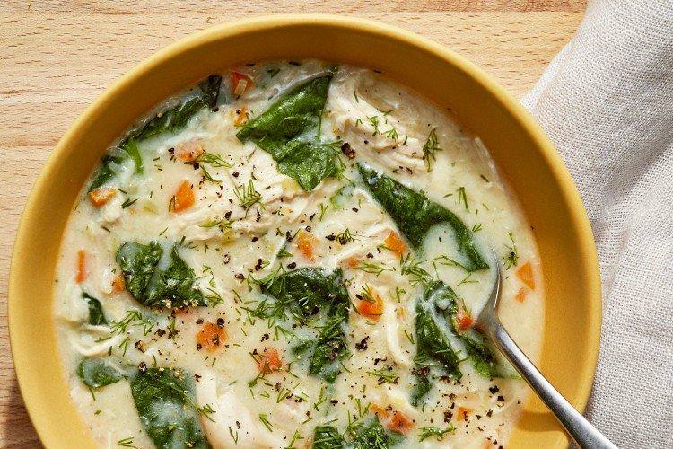 Сирний суп з куркою та шпинатом