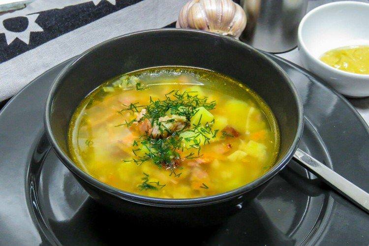 Гороховий суп з копченостями та куркою