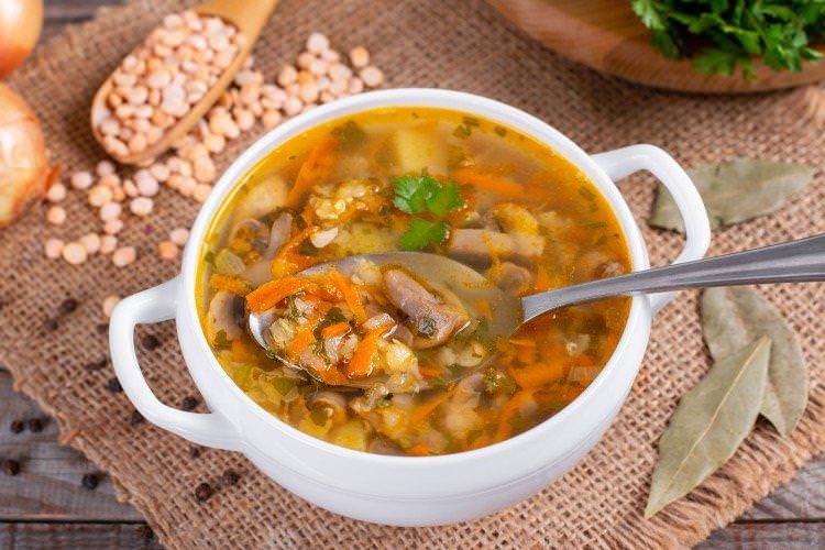 Гороховий суп з копченостями та грибами