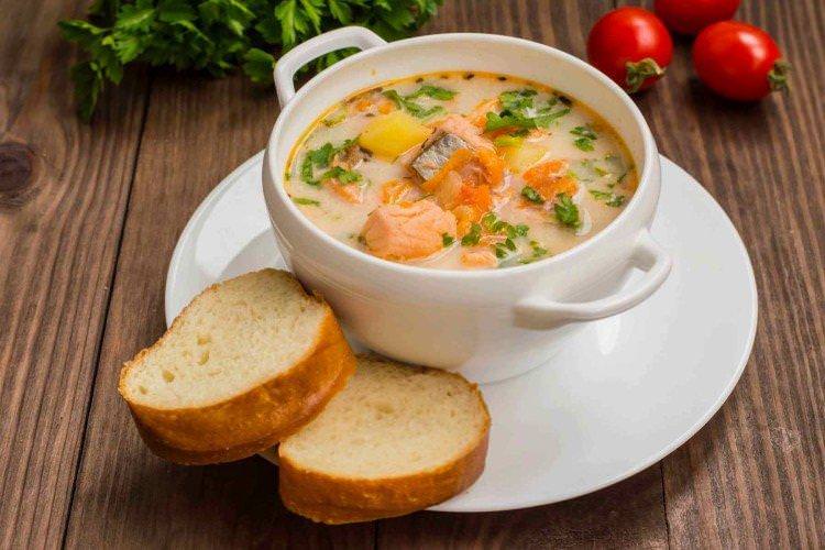 Сирний суп з лососем