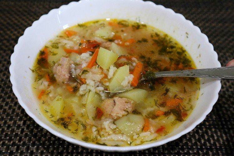 Рибний суп з тунцем