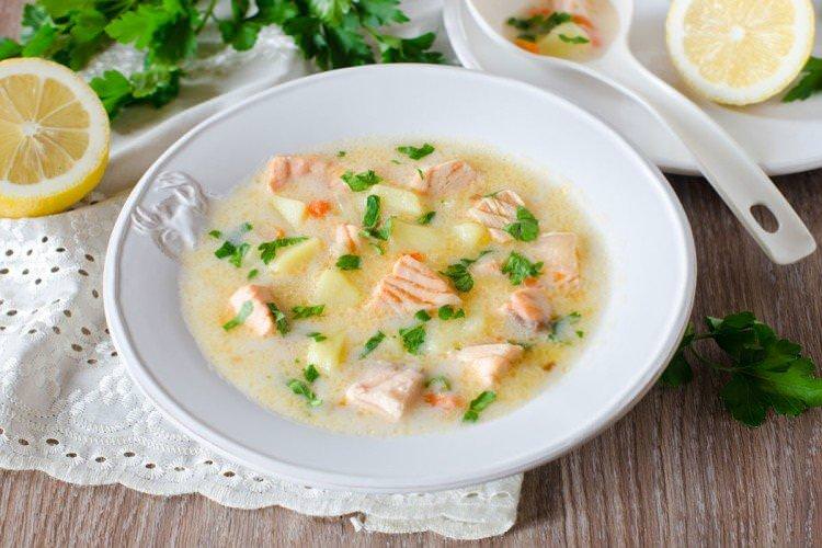 Рибний суп з плавленим сиром