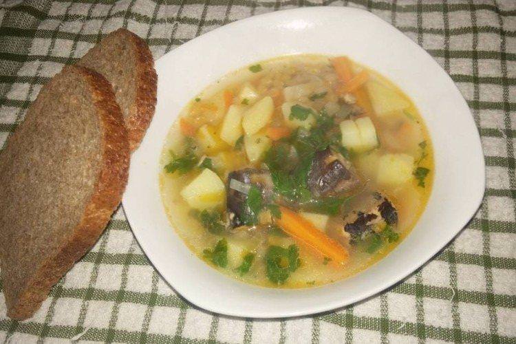 Рибний суп із сочевицею