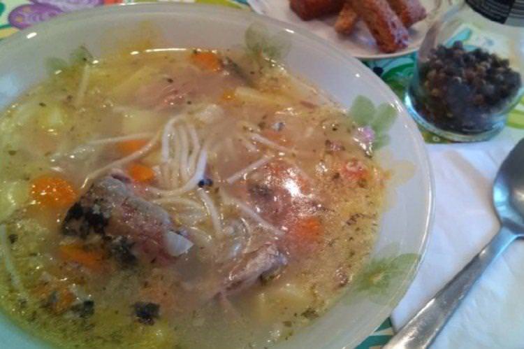 Рибний суп з вермішелью