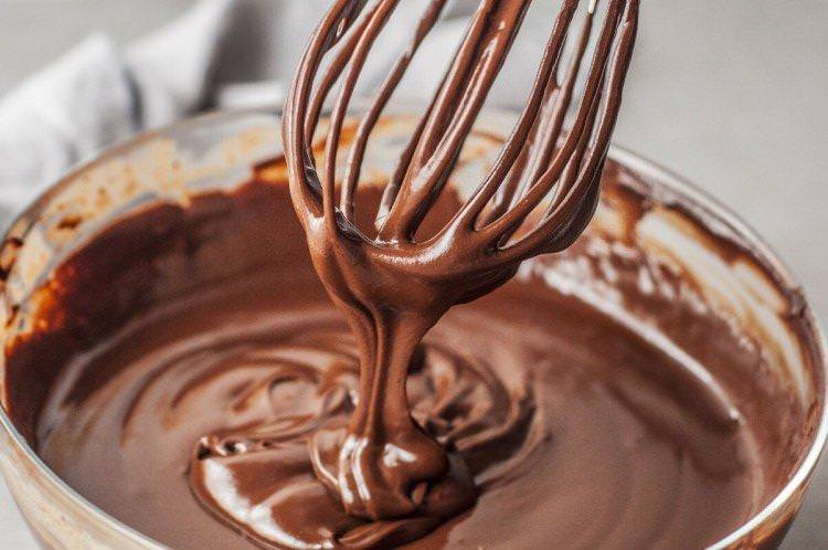 Шоколадний крем для торта