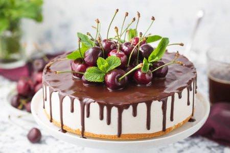 15 простих рецептів шоколадної глазурі для торта
