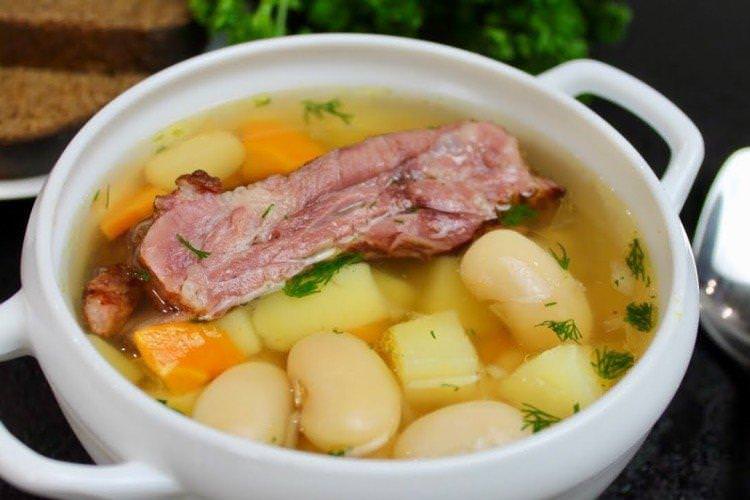 Фасолевий суп зі свининою