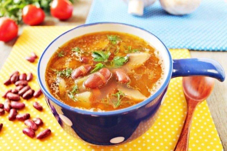 Суп із червоної квасолі без м'яса