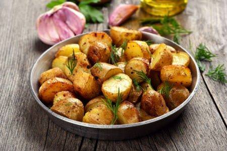 Як приготувати молоду картоплю: 20 найсмачніших рецептів