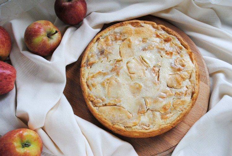 Яблучний пиріг «Пишна хмаринка» в духовці - рецепти