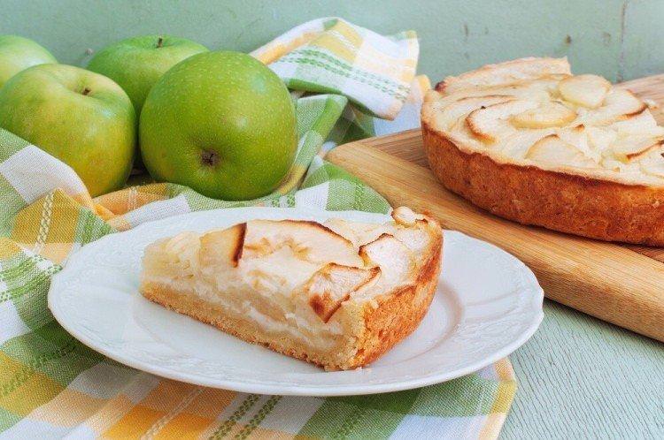 Яблучний пиріг «Бабусин квітник» у духовці - рецепти