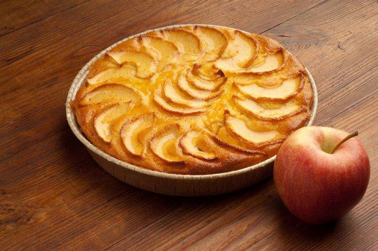 Яблучний пиріг «Консуело» у духовці - рецепти
