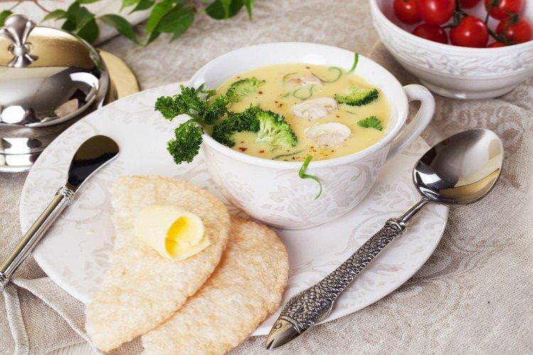 «Зелений суп» із сиром - рецепт супу із плавлених сирків
