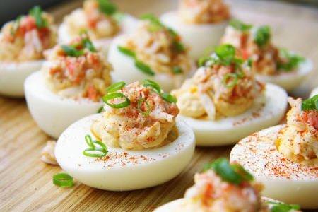 20 рецептів фаршированих яєць на святковий стіл