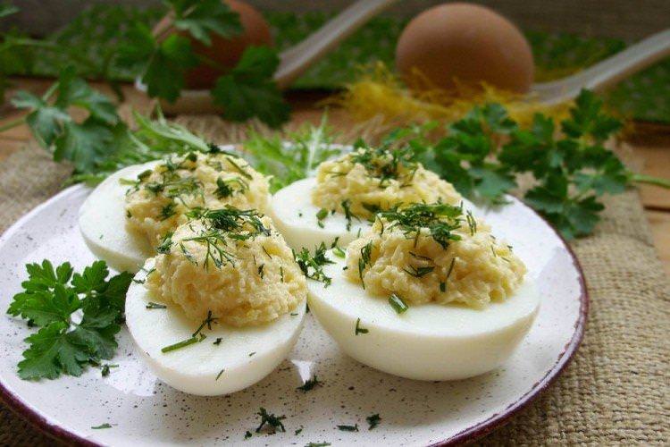 Фаршировані яйця з сиром