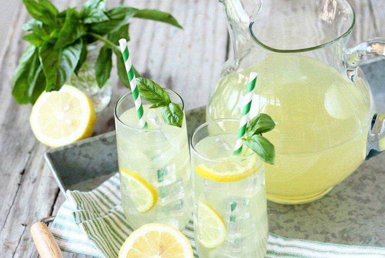 Базилічний домашній лимонад