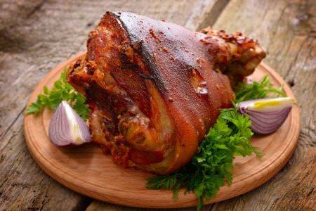 Як приготувати свиняче рульку: 20 смачних рецептів