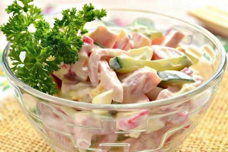 Салат з шинкою та овочами