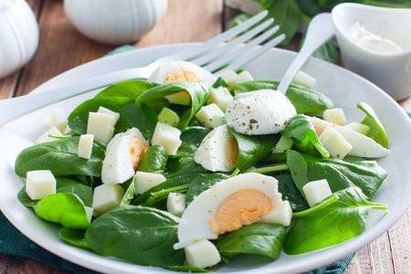 20 рецептів смачних та корисних салатів зі шпинатом