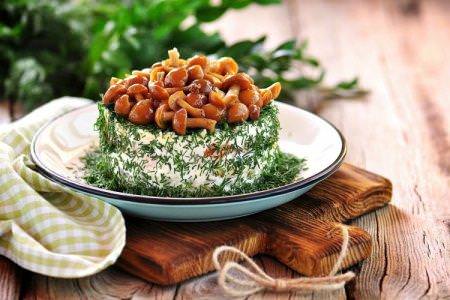 20 простих салатів з грибами, які тобі сподобаються