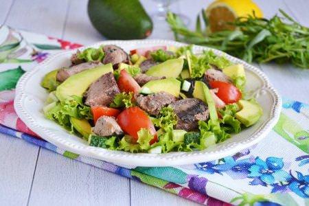 20 смачних салатів з тунцем, які здивують ваших гостей