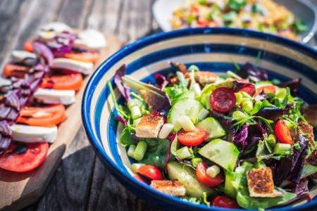 20 смачних салатів з селери, які варто приготувати