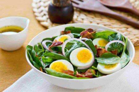 20 простих салатів з вареними яйцями