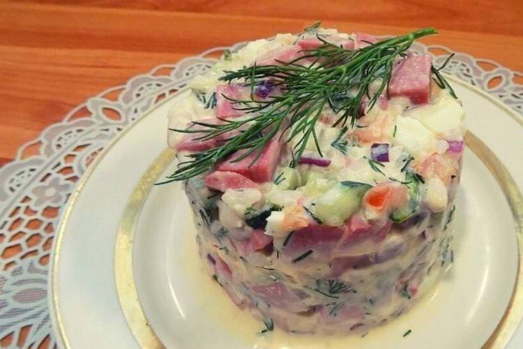 Салат з ковбасою та рисом