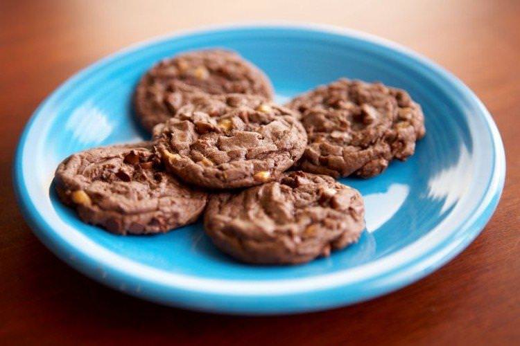 Пісне шоколадне печиво з волоськими горіхами