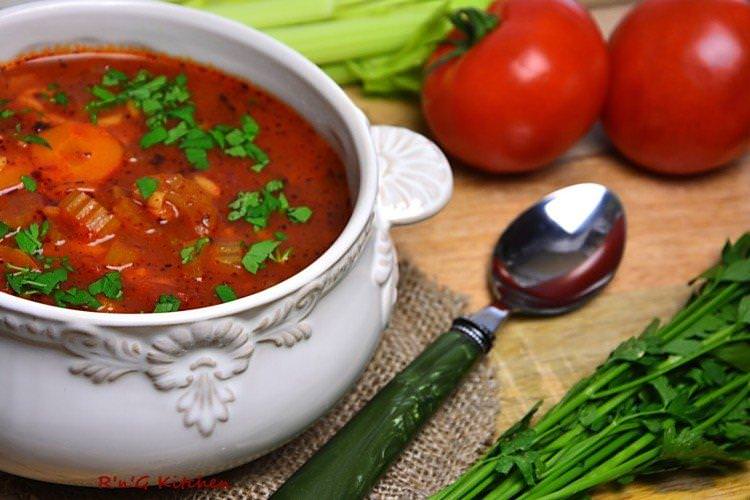 Пісний суп з томатами та селерою