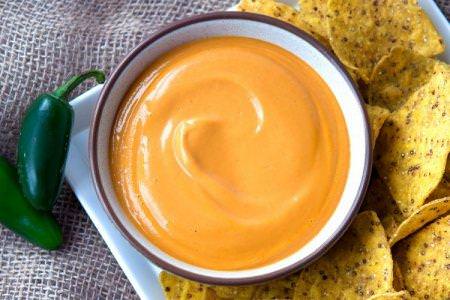 10 рецептів, як приготувати сирний соус у домашніх умовах