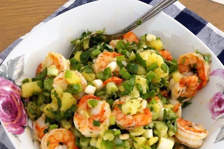 Салат з креветками, кальмарами та картоплею - рецепти