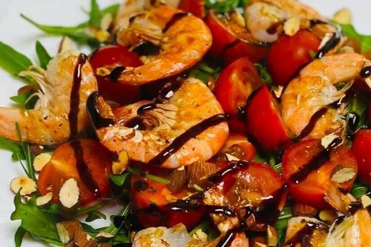 Салат з креветками, кальмарами та бальзаміком - рецепти