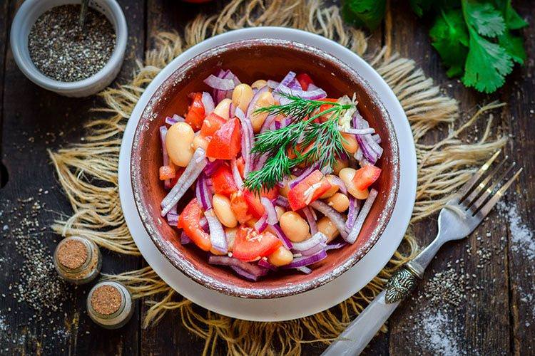 Салат з червоною квасолею - рецепти