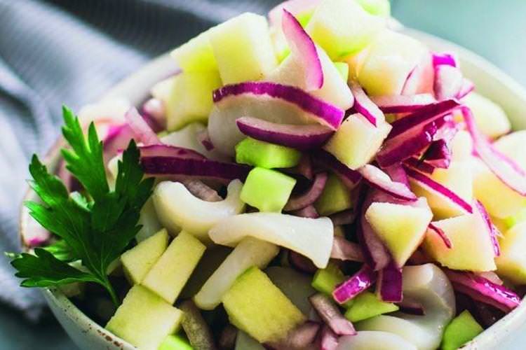 Пісний салат із кальмарами та яблуками - рецепти