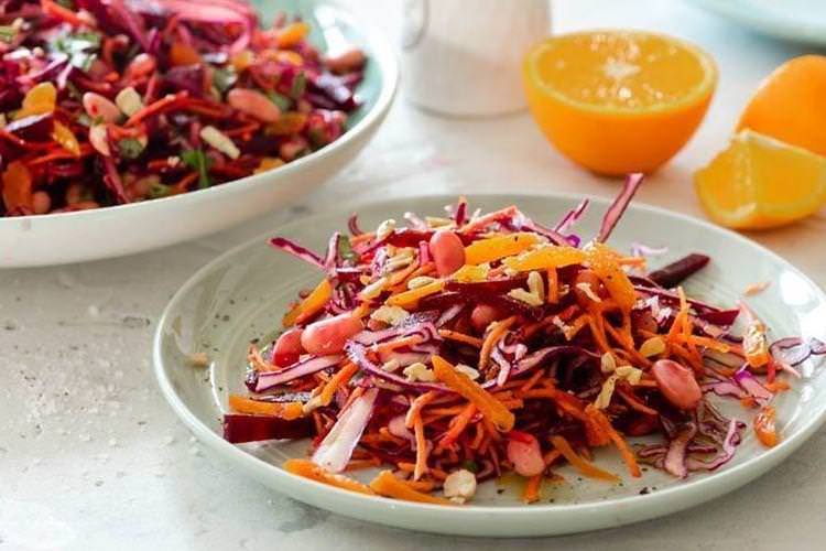 Салат з буряком та червоною капустою - рецепти